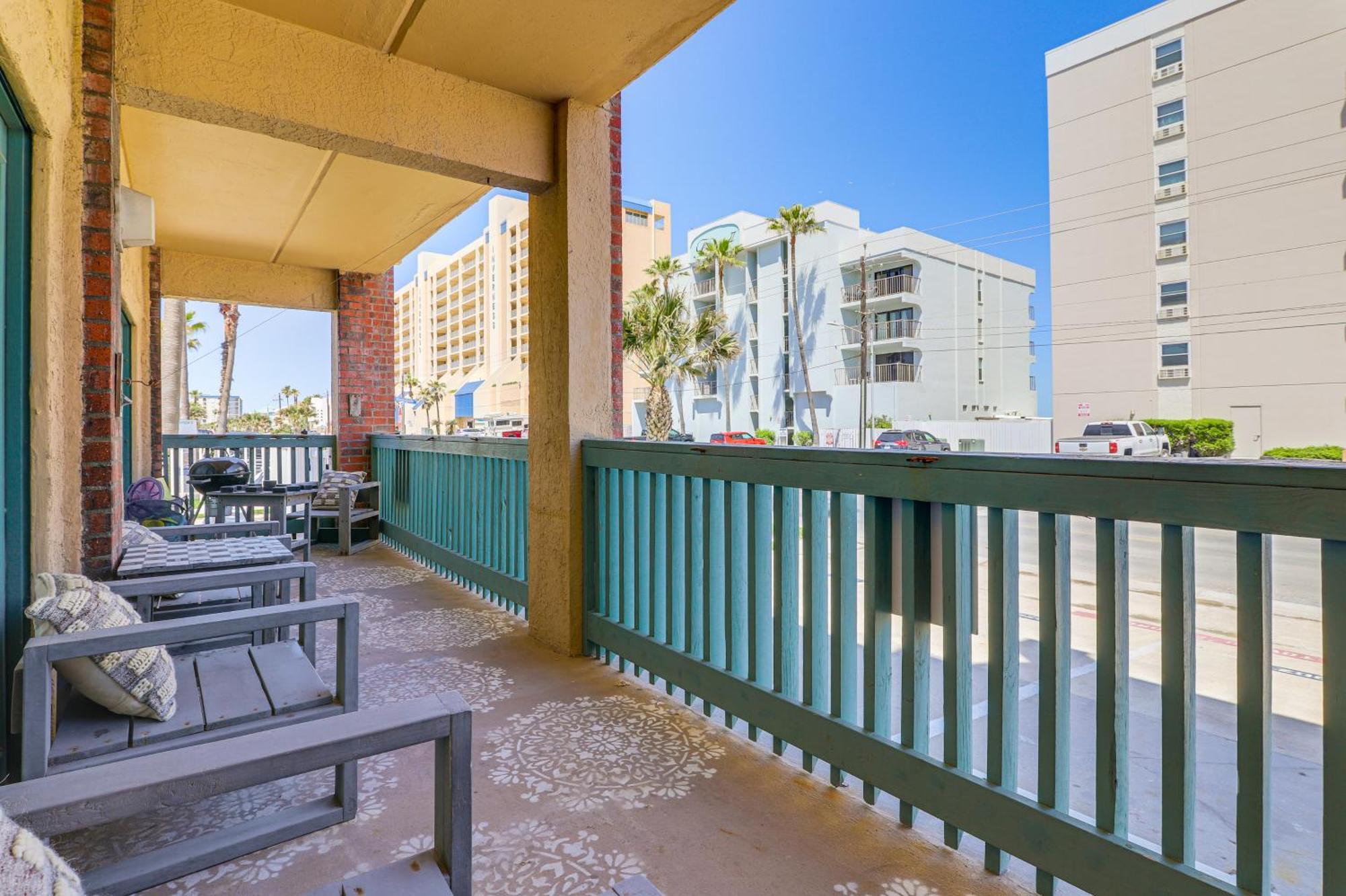 Luxe South Padre Condo With Pool - Walk To Beach! Саут Падре Алънд Екстериор снимка