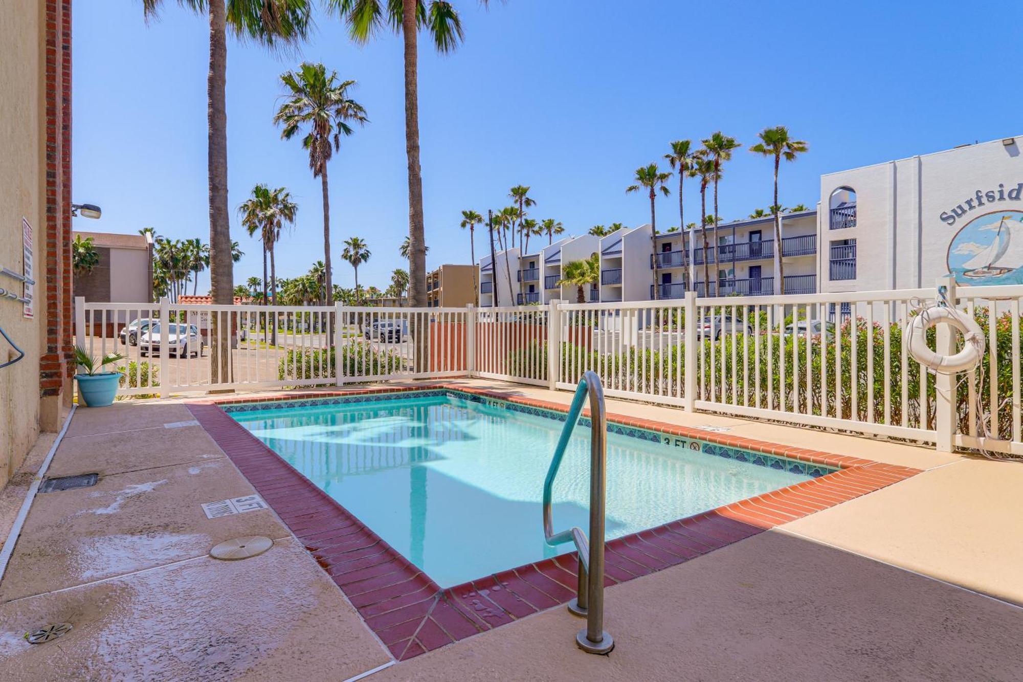 Luxe South Padre Condo With Pool - Walk To Beach! Саут Падре Алънд Екстериор снимка